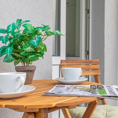 Fewo1846 - Kommood - Zentral Gelegenes Studio-Apartment Mit Balkon Im Hochparterre فلنسبورغ المظهر الخارجي الصورة