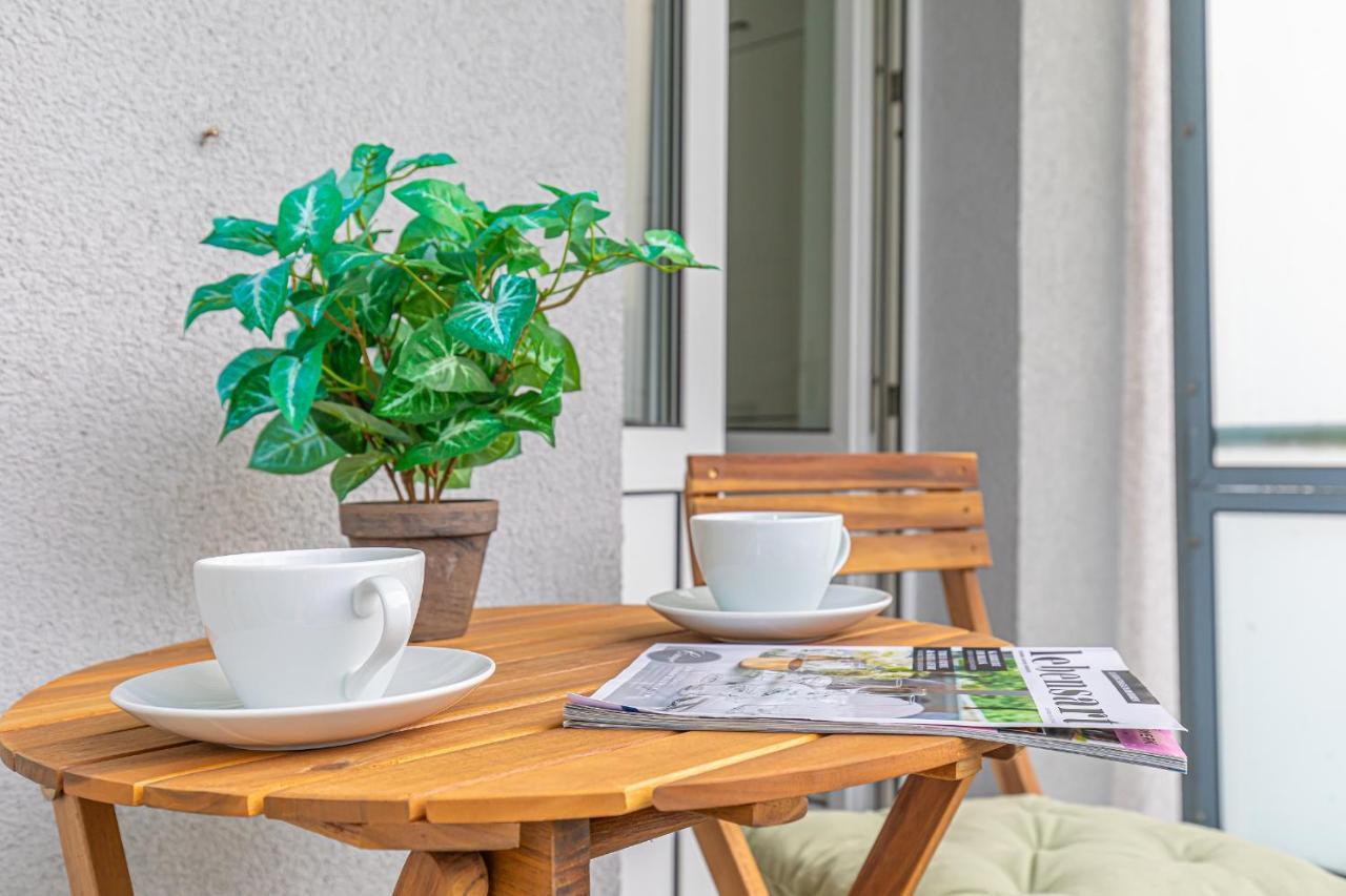 Fewo1846 - Kommood - Zentral Gelegenes Studio-Apartment Mit Balkon Im Hochparterre فلنسبورغ المظهر الخارجي الصورة